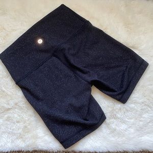 Lululemon print bike shorts